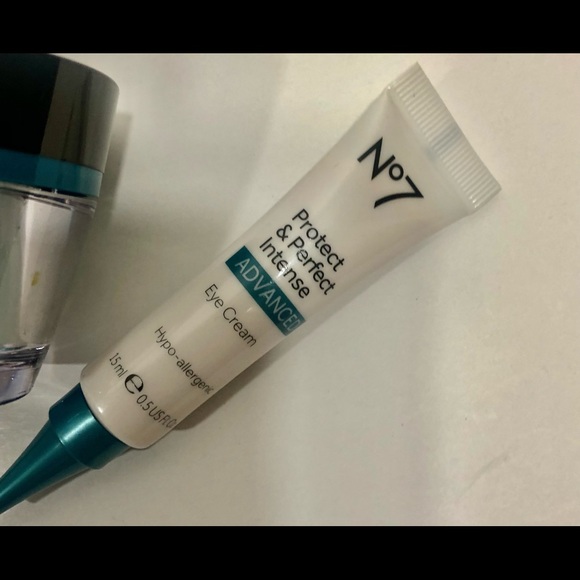 ⭐️HP⭐️No. 7 Skincare Set - Picture 8 of 11